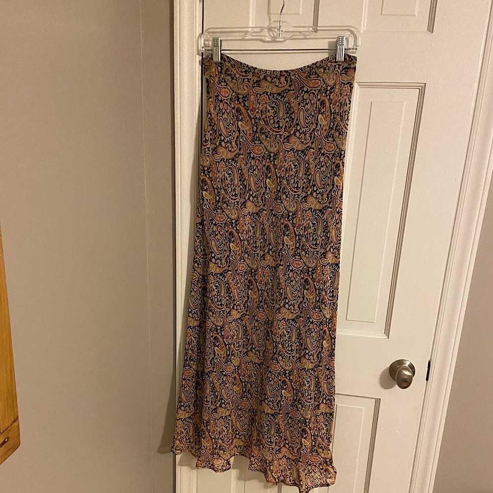 Ann Taylor Silk Paisley Skrit
